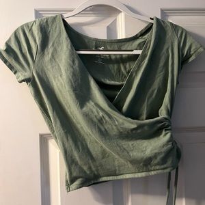 Green crop tee Hollister